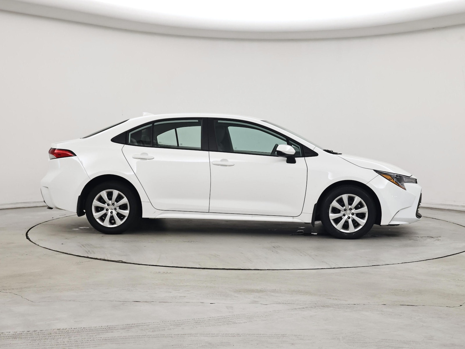2026 Toyota Corolla LE - Photo 8
