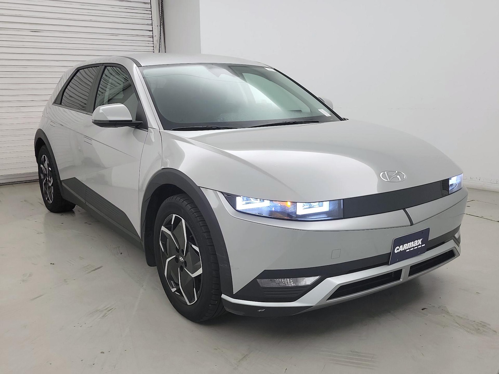 2024 Hyundai IONIQ 5 SE - Photo 1