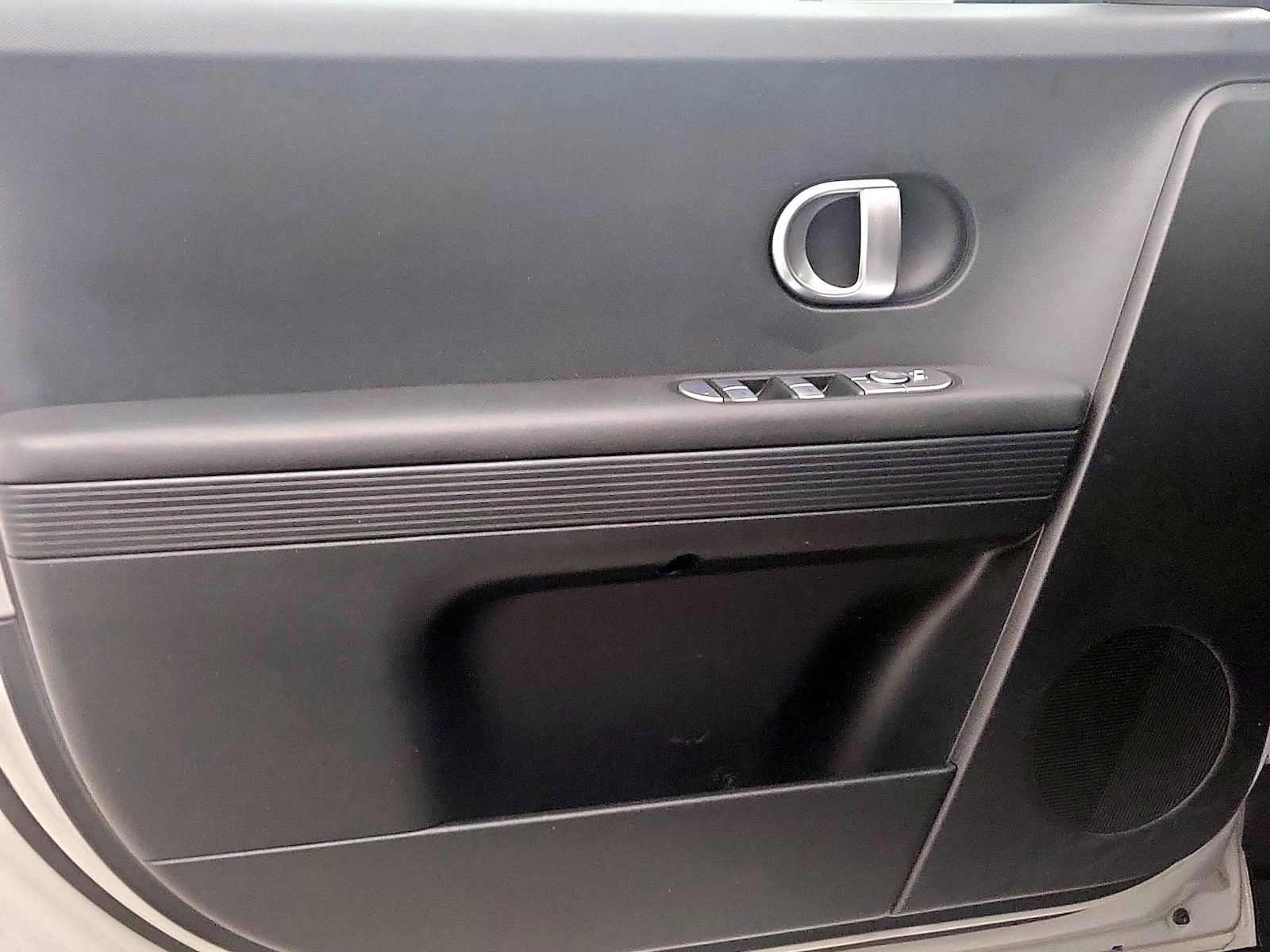 2024 Hyundai IONIQ 5 SE - Photo 11