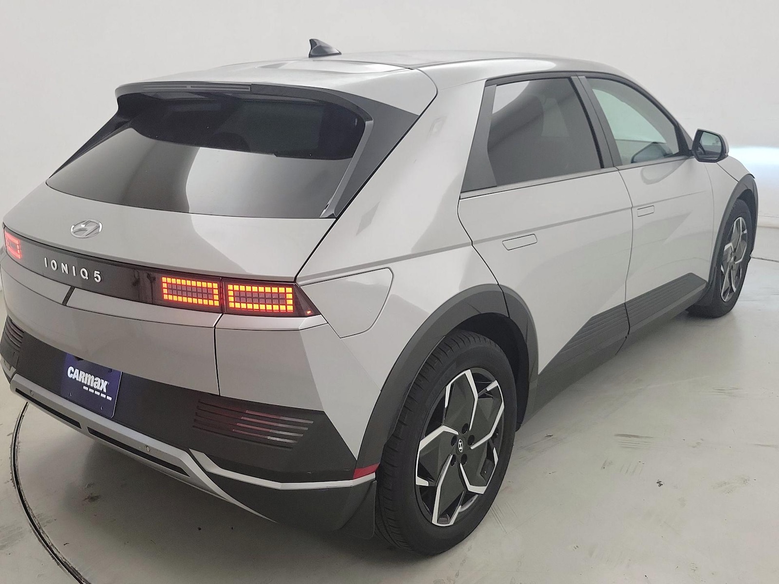 2024 Hyundai IONIQ 5 SE - Photo 5