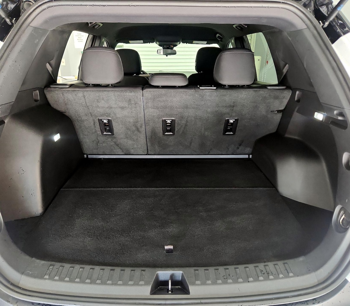 Trunk/Cargo (Seats Up)
