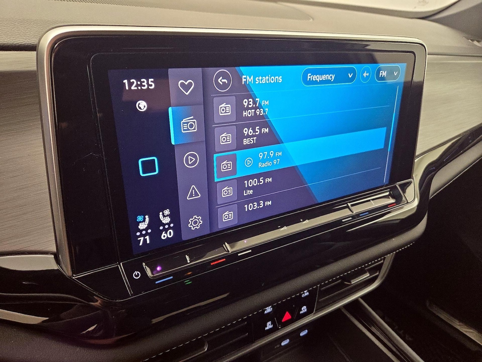 2024 Volkswagen Atlas Cross Sport SE w/Tech - Photo 16