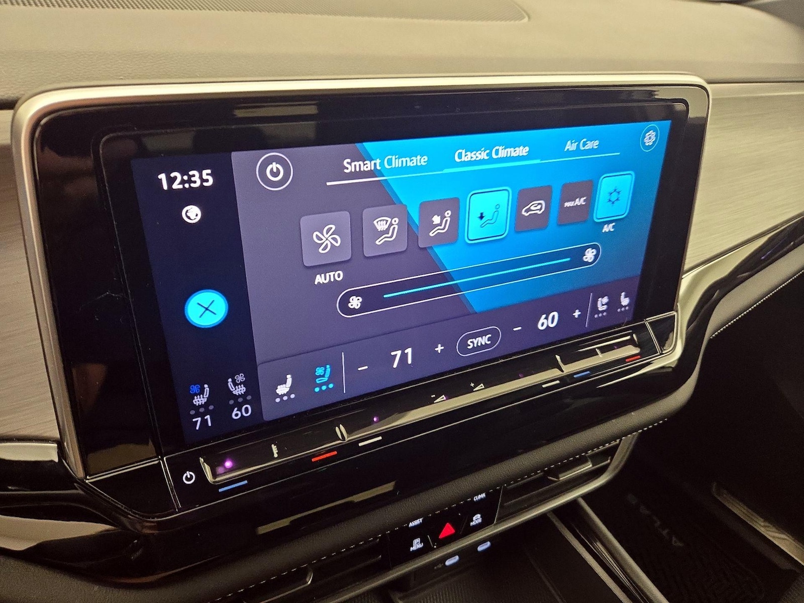 2024 Volkswagen Atlas Cross Sport SE w/Tech - Photo 17