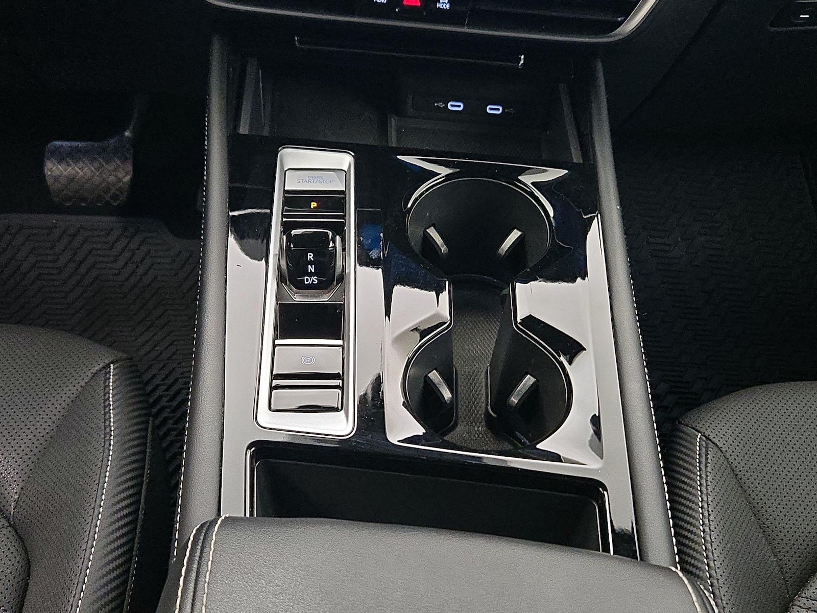 2024 Volkswagen Atlas Cross Sport SE w/Tech - Photo 18