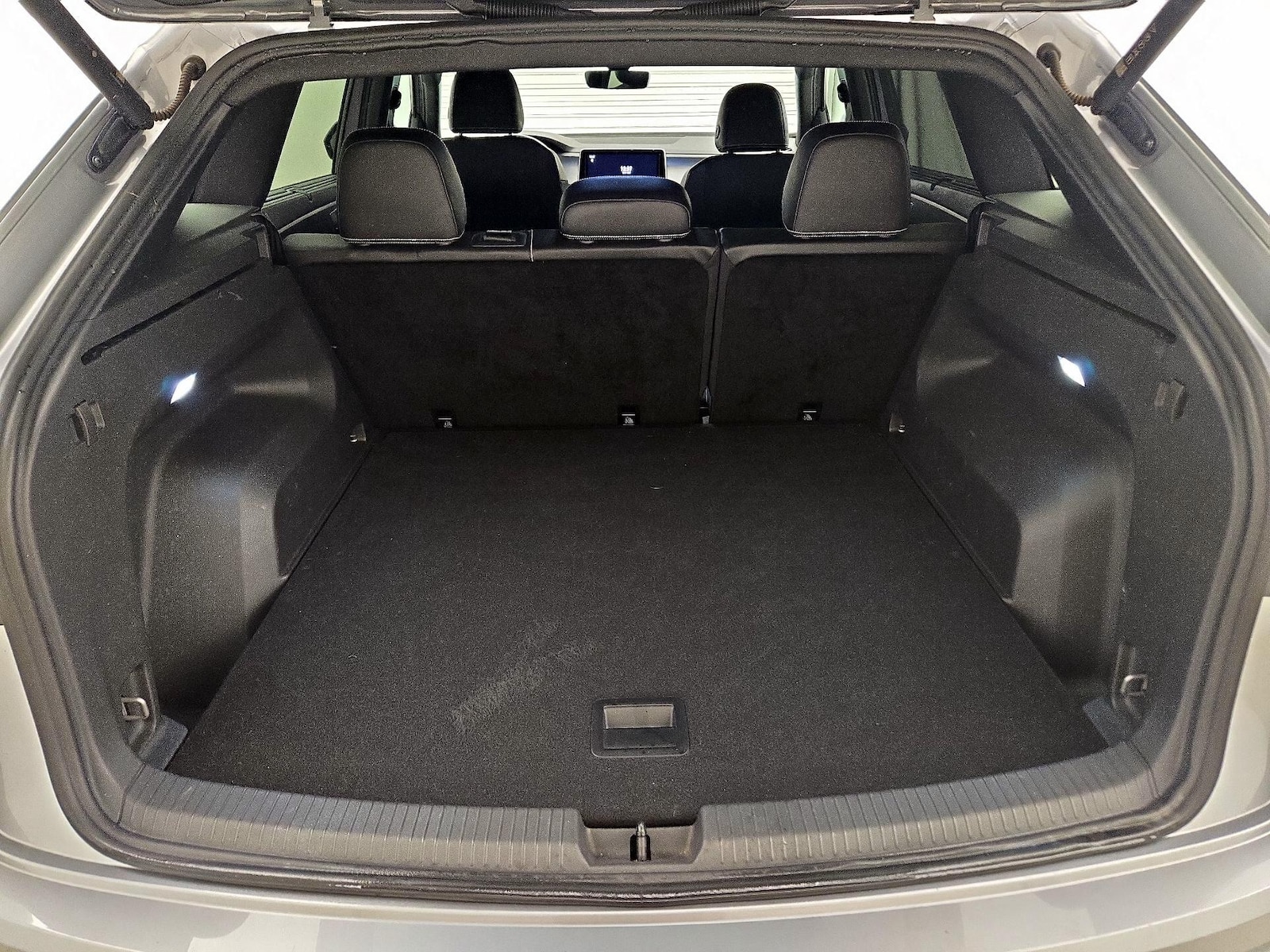 2024 Volkswagen Atlas Cross Sport SE w/Tech - Photo 21