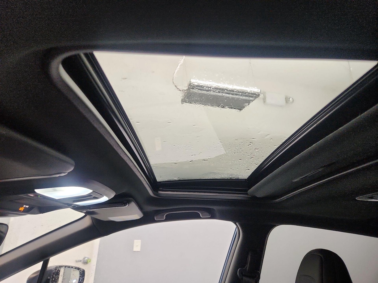 Sunroof(s) & Overhead Airbags