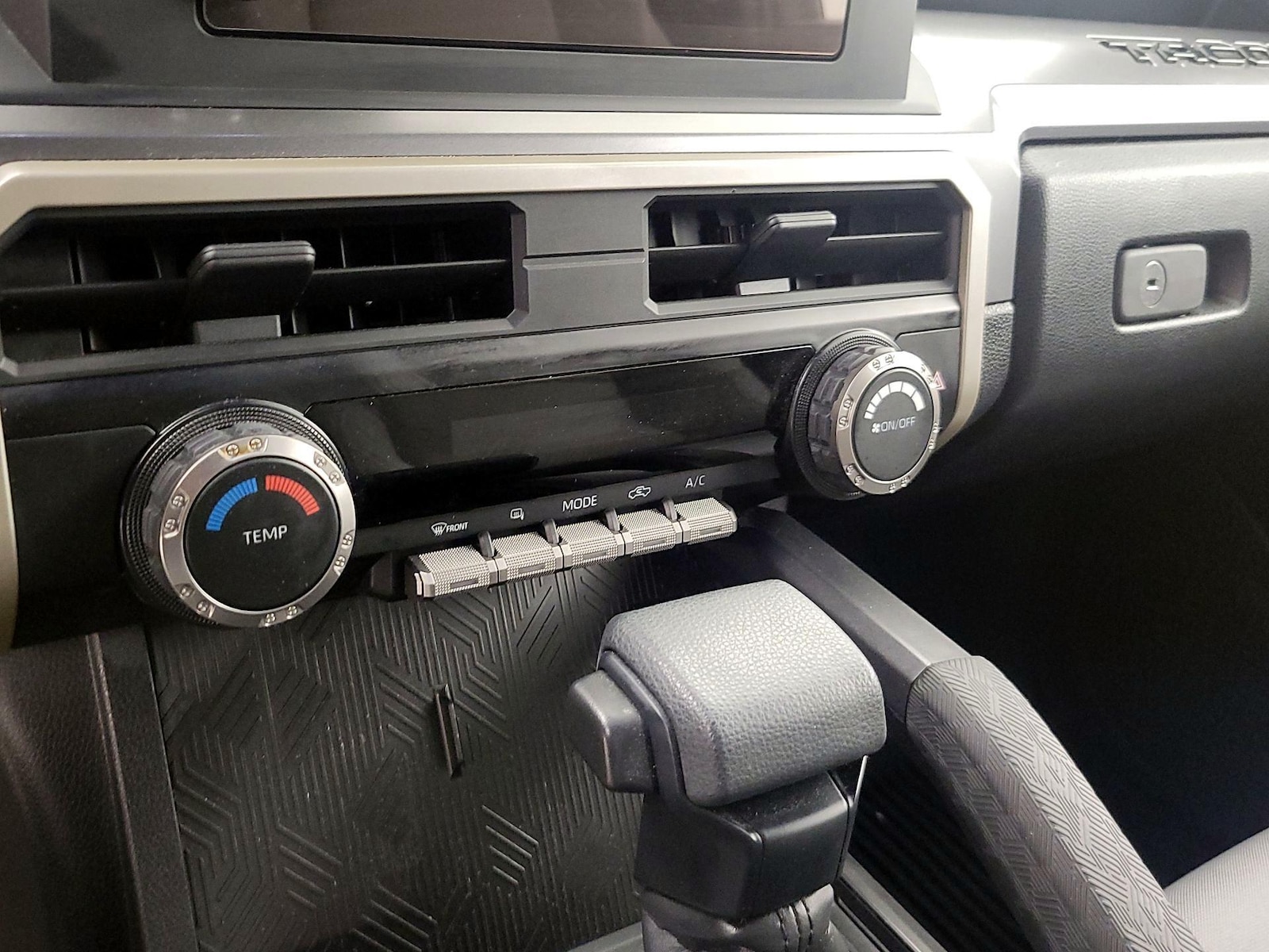 2026 Toyota Tacoma SR5 - Photo 17
