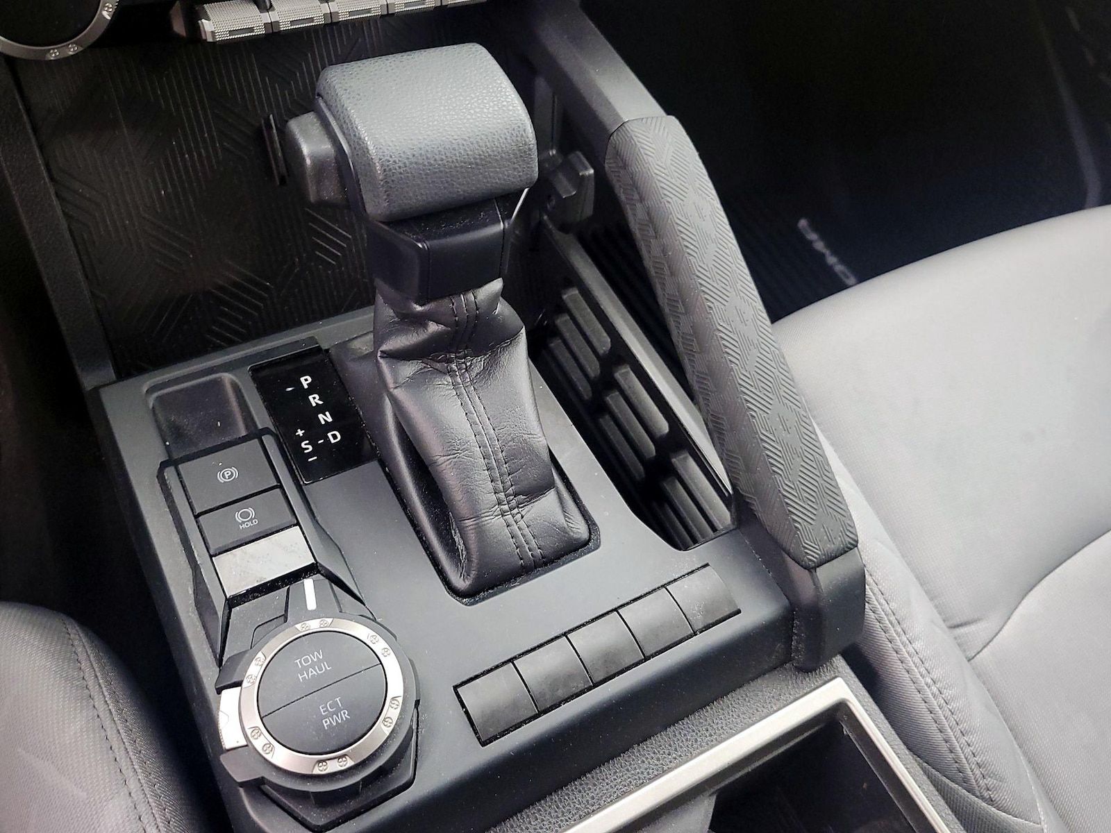 2026 Toyota Tacoma SR5 - Photo 18