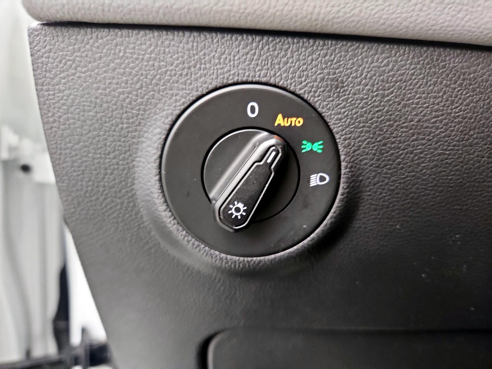 2023 Volkswagen Taos SE - Photo 14