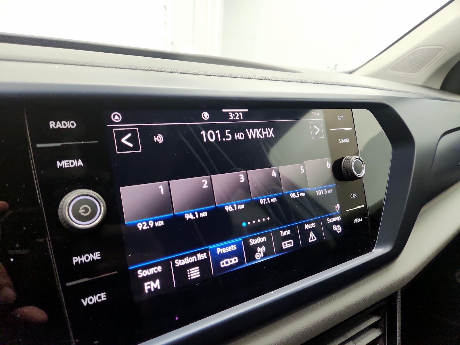 2023 Volkswagen Taos SE - Photo 16
