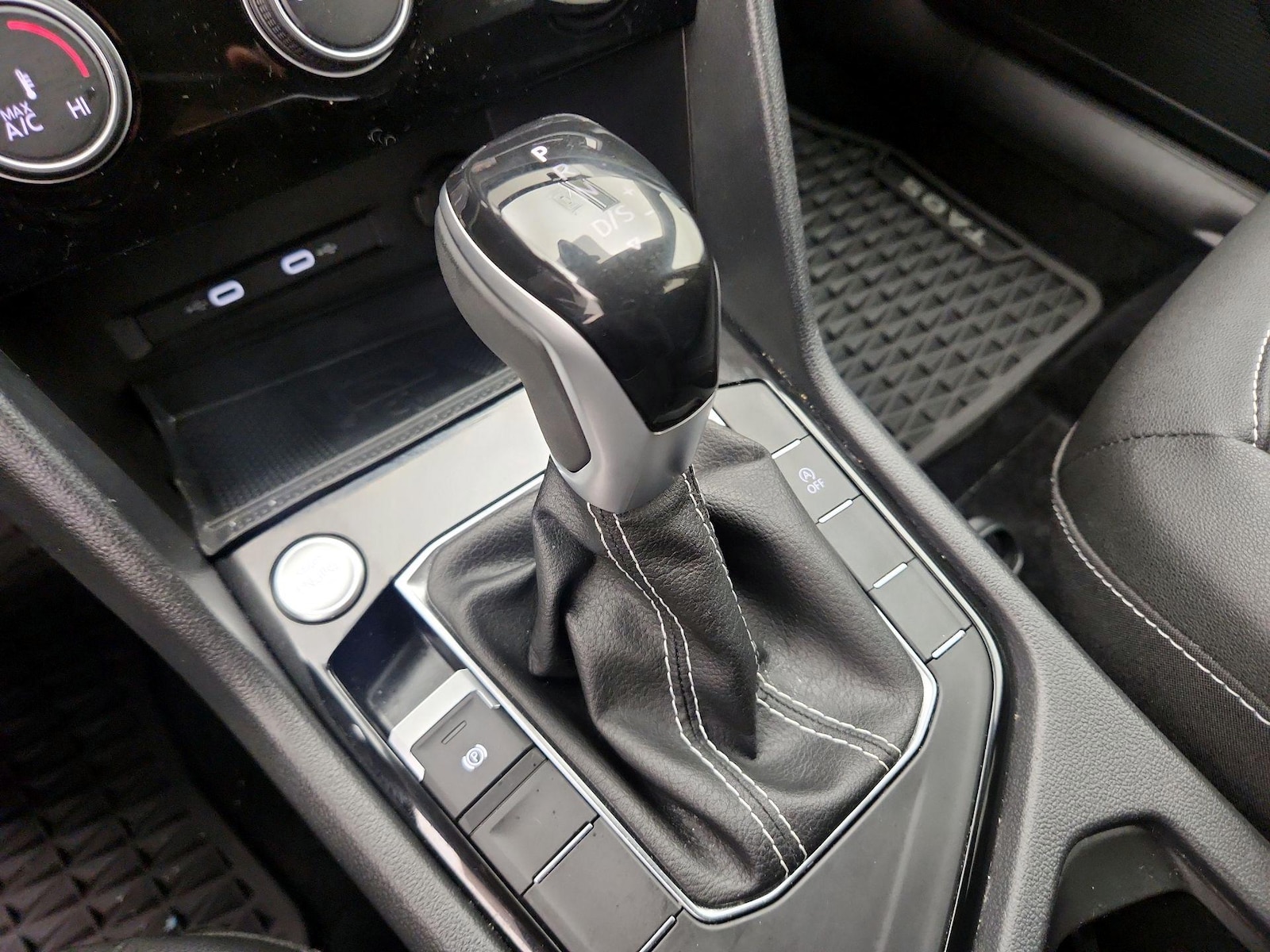 2023 Volkswagen Taos SE - Photo 18