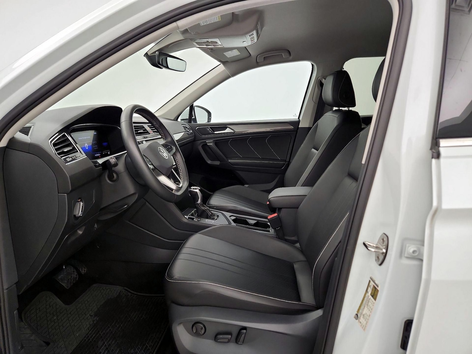 2023 Volkswagen Tiguan SE - Photo 10
