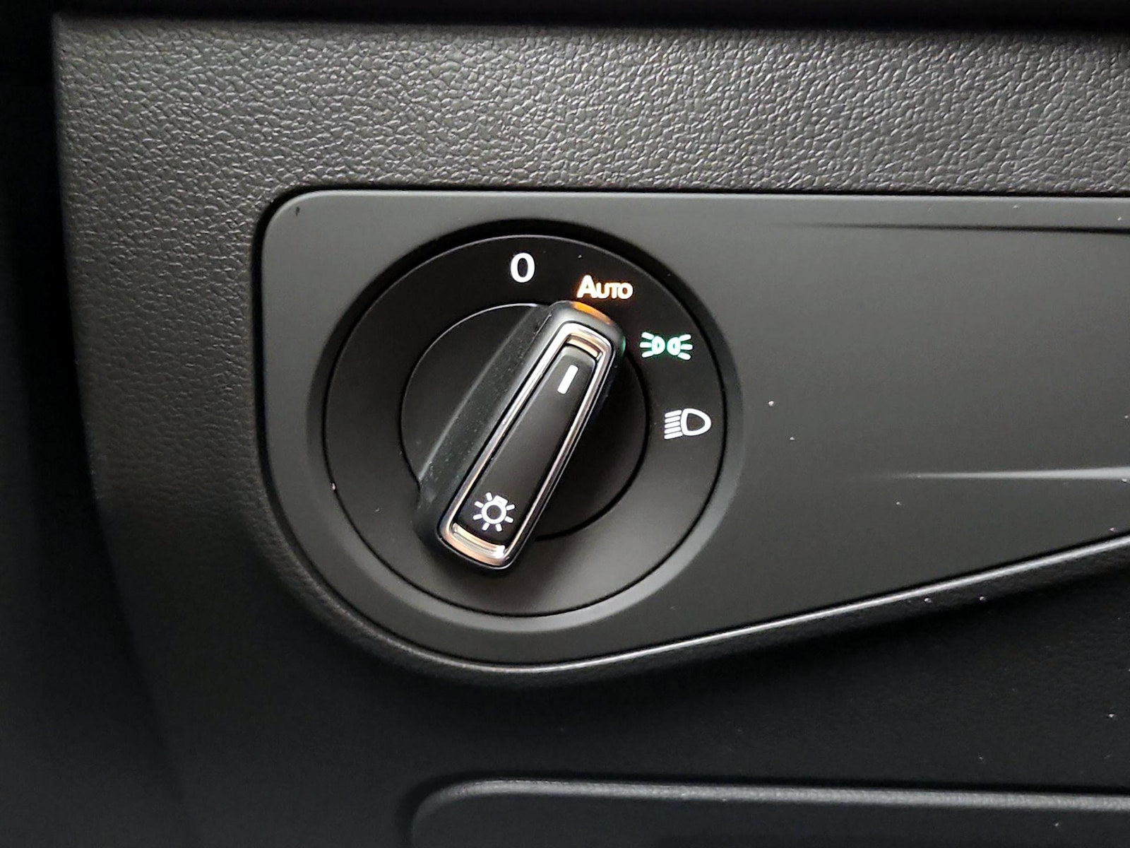 2023 Volkswagen Tiguan SE - Photo 12