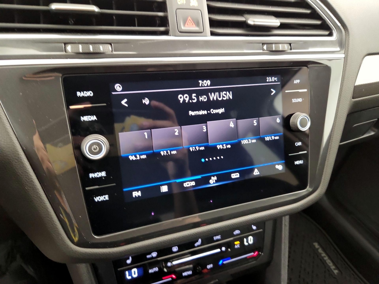 2023 Volkswagen Tiguan SE - Photo 14