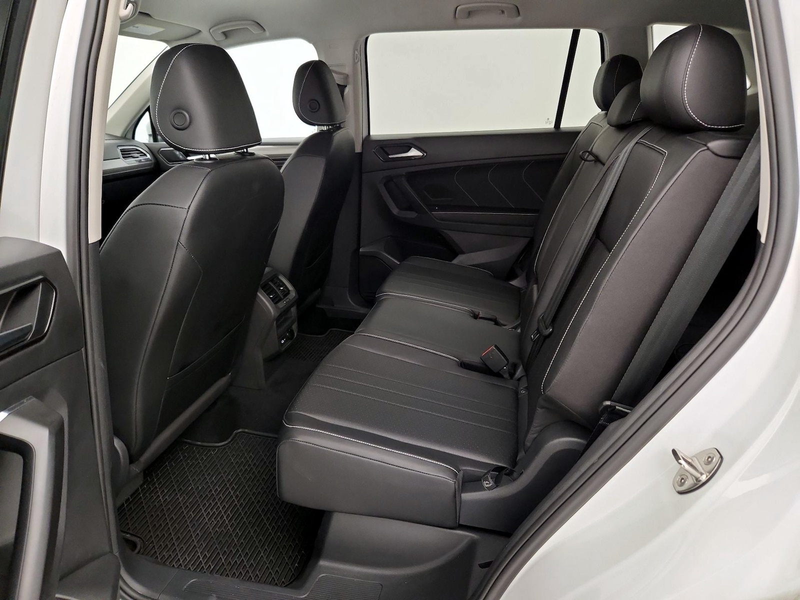 2023 Volkswagen Tiguan SE - Photo 18