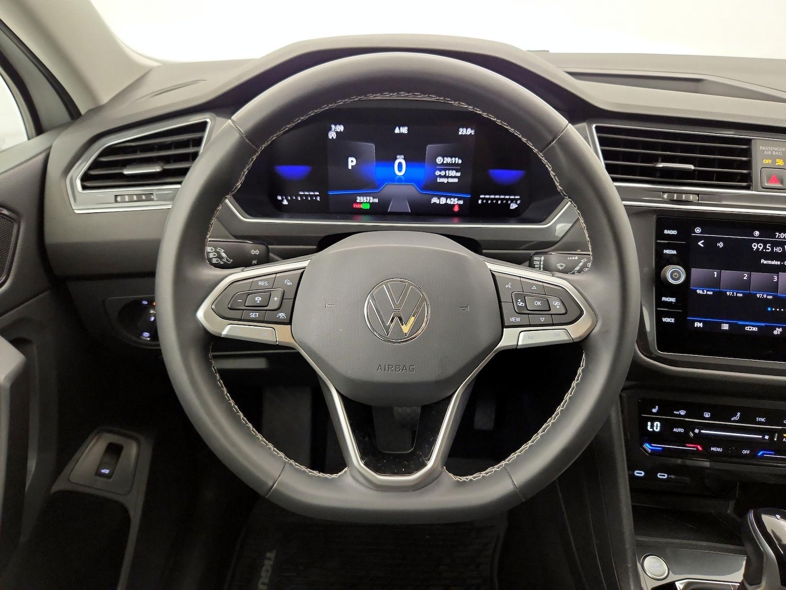 2023 Volkswagen Tiguan SE - Photo 9