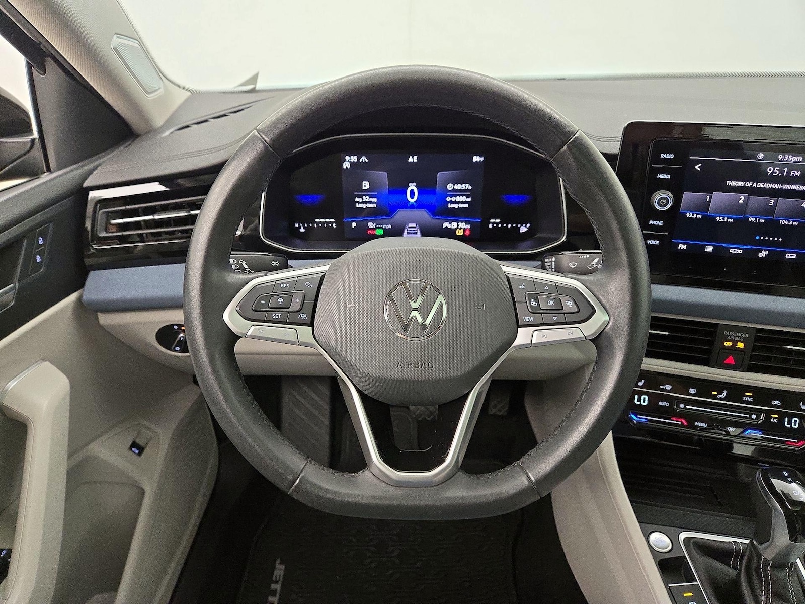2026 Volkswagen Jetta SE - Photo 11