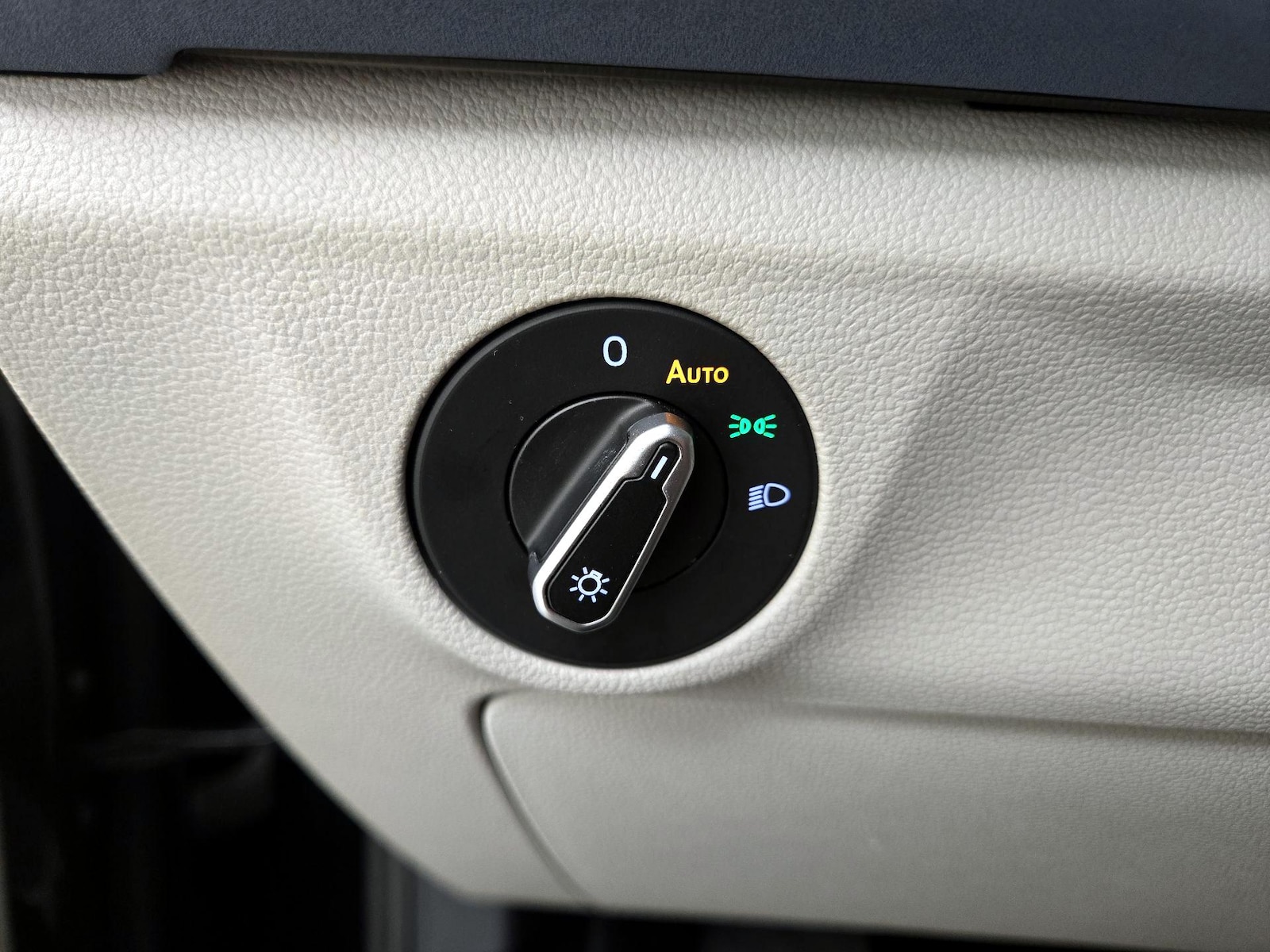2026 Volkswagen Jetta SE - Photo 14