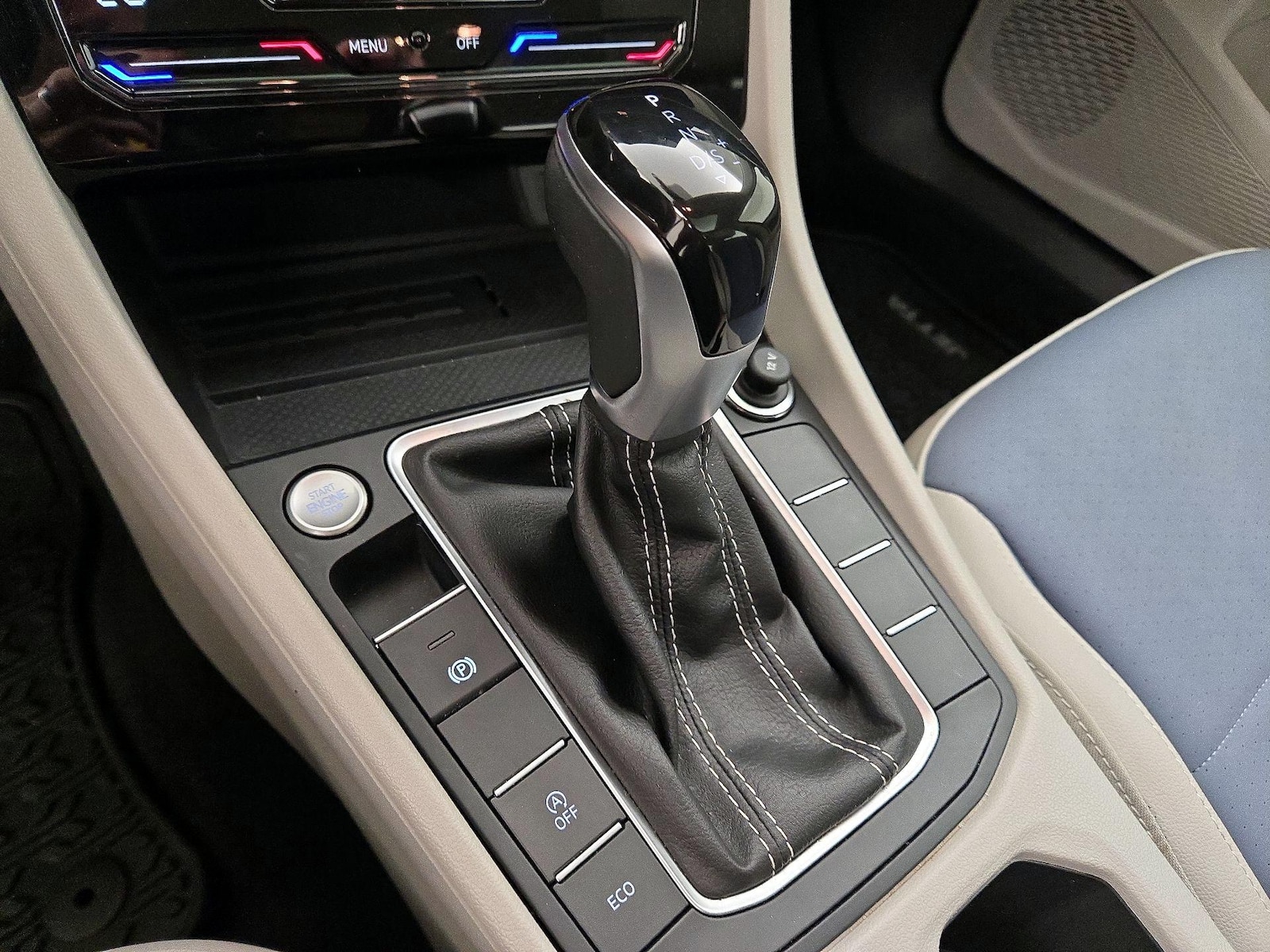 2026 Volkswagen Jetta SE - Photo 18