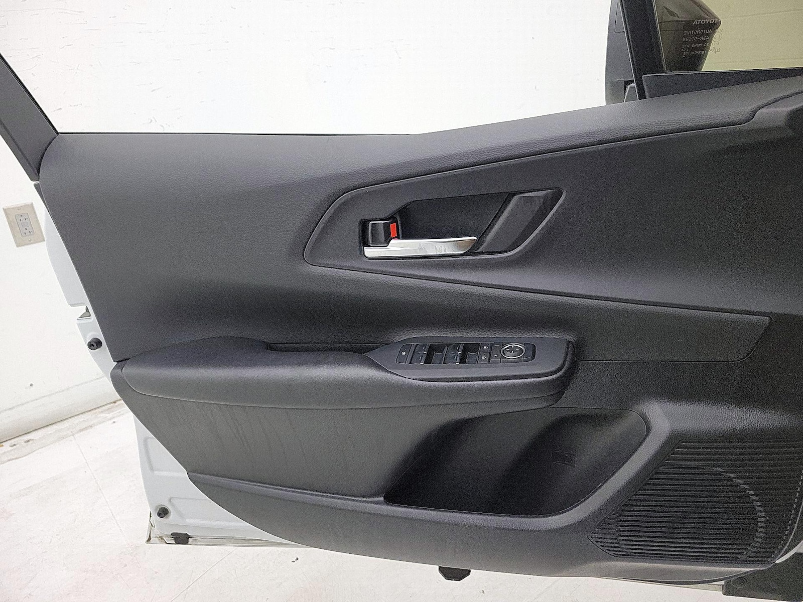 2026 Toyota Prius Plug-in Hybrid XSE - Photo 13