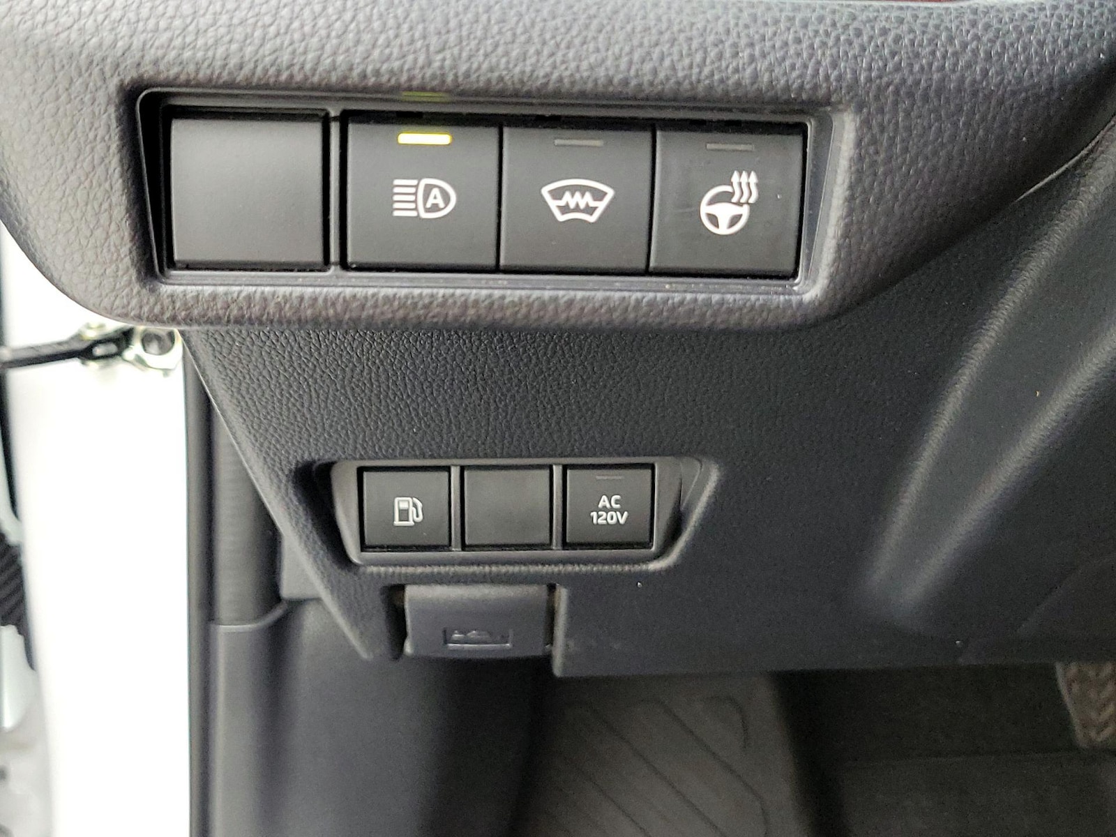 2026 Toyota Prius Plug-in Hybrid XSE - Photo 14