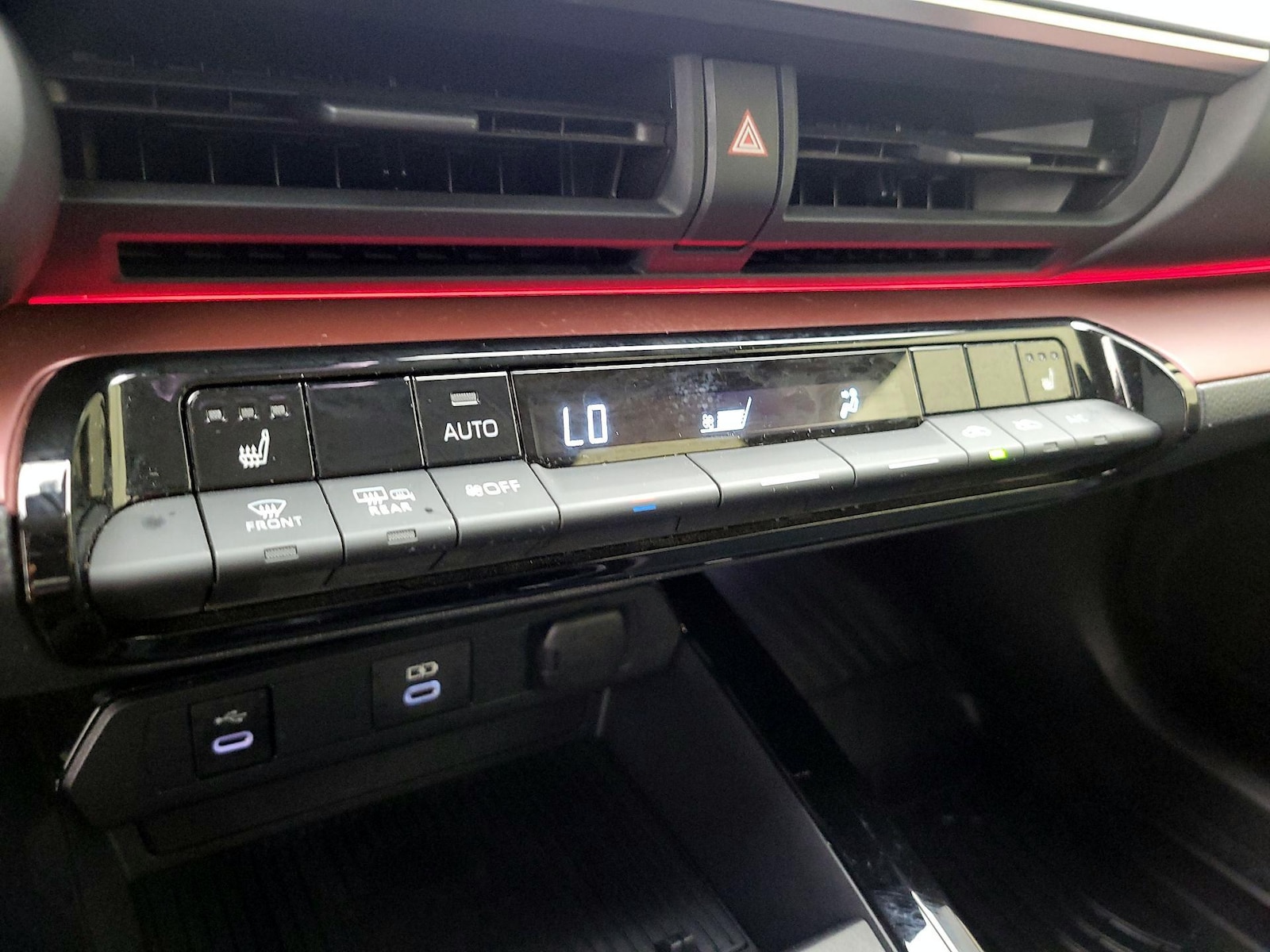 2026 Toyota Prius Plug-in Hybrid XSE - Photo 17