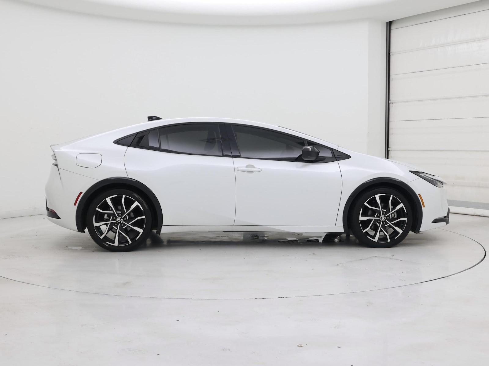 2026 Toyota Prius Plug-in Hybrid XSE - Photo 8