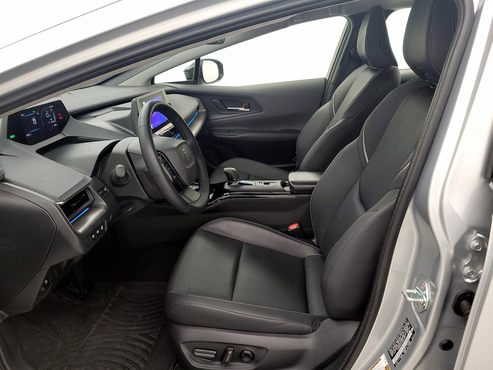 2026 Toyota Prius XLE - Photo 12