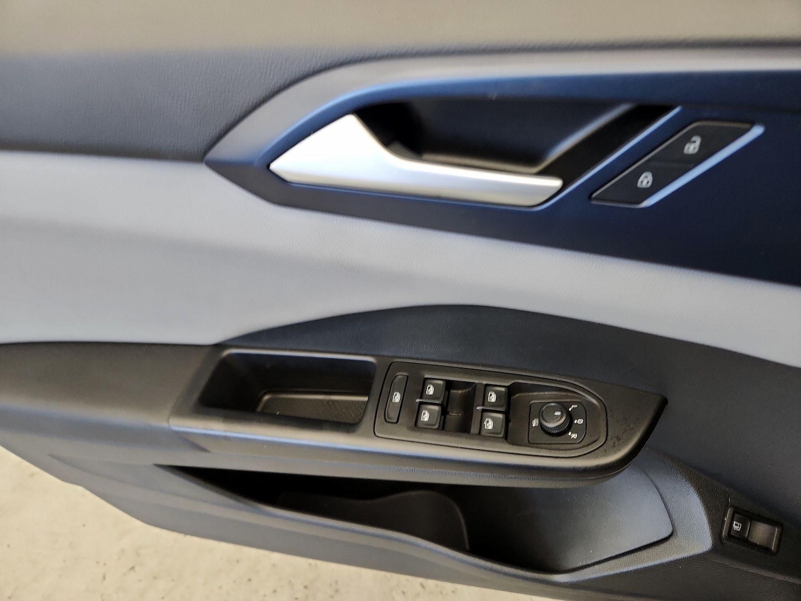 2023 Volkswagen Taos SE - Photo 13