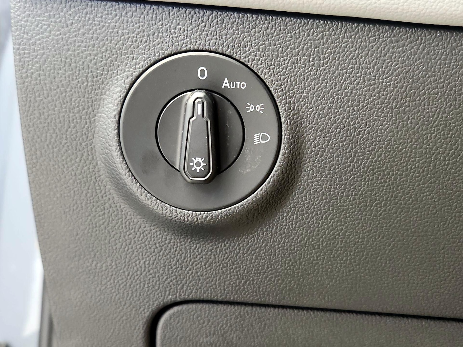 2023 Volkswagen Taos SE - Photo 14