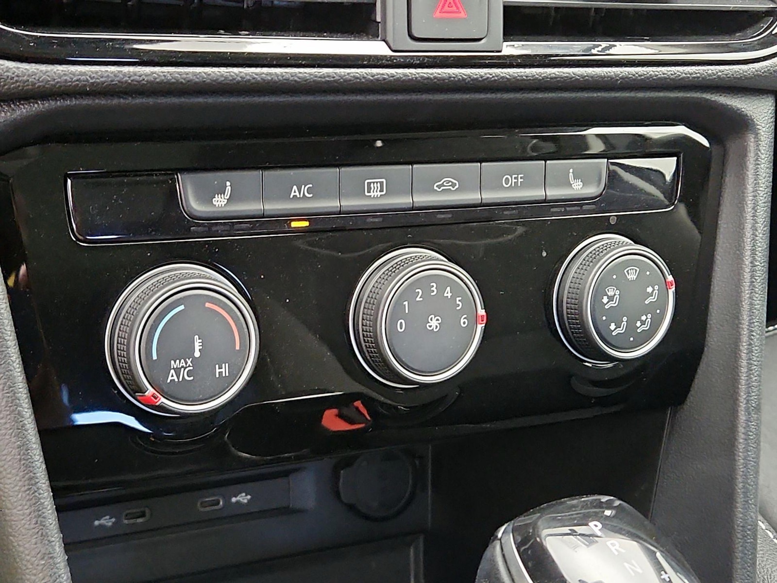 2023 Volkswagen Taos SE - Photo 17