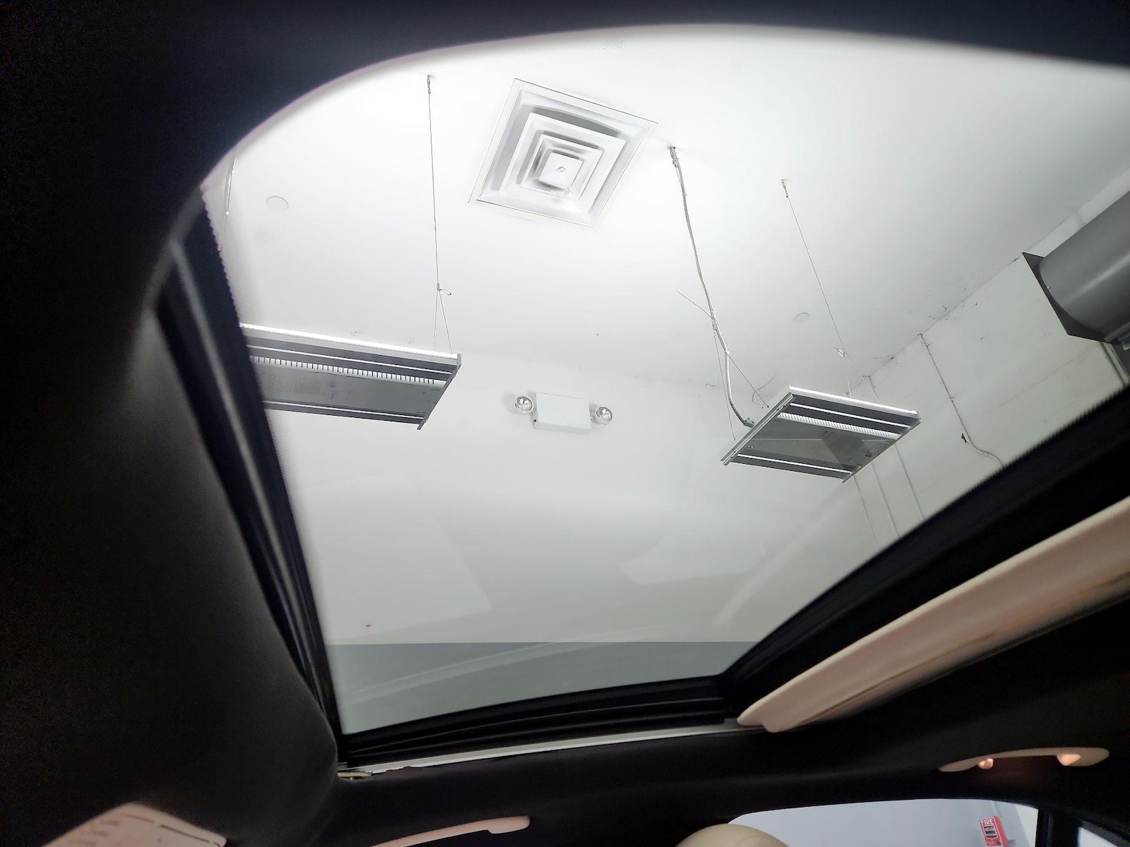Sunroof(s) & Overhead Airbags