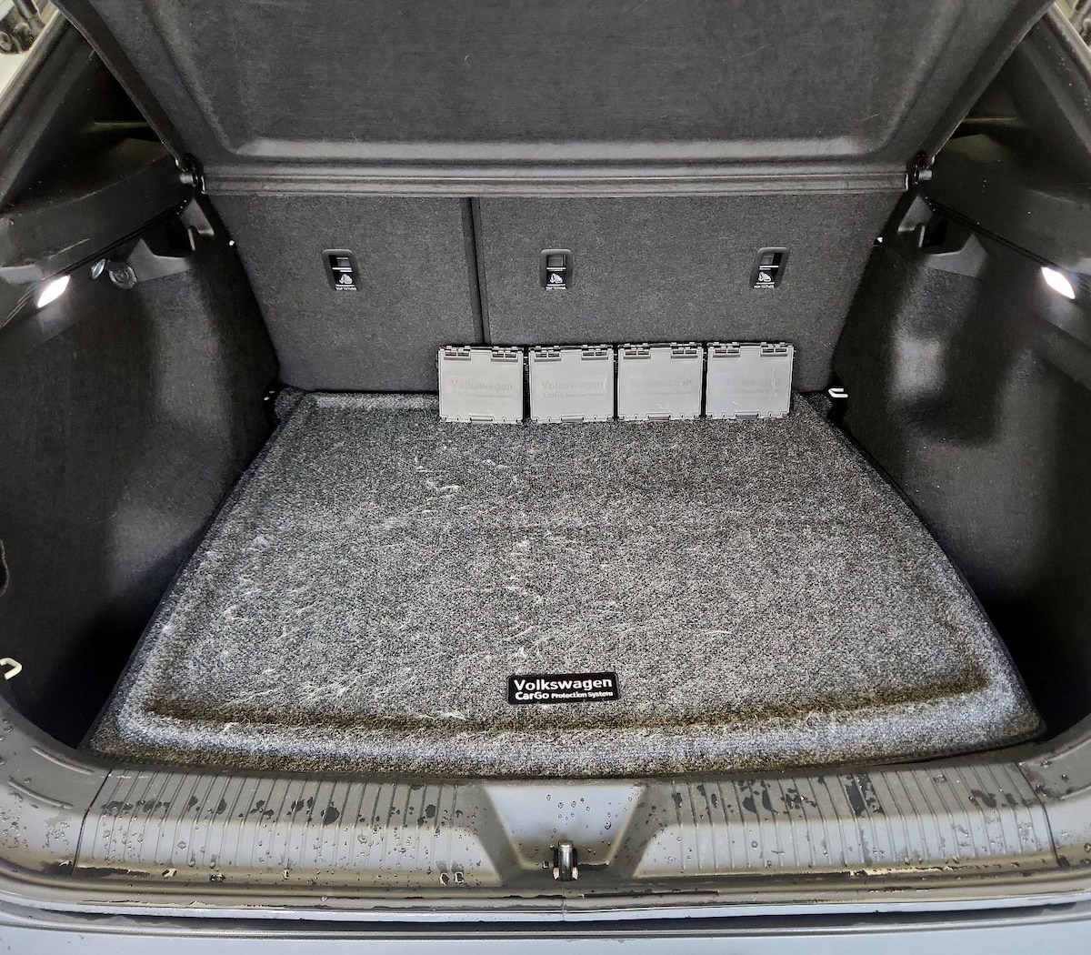 Trunk/Cargo (Seats Up)