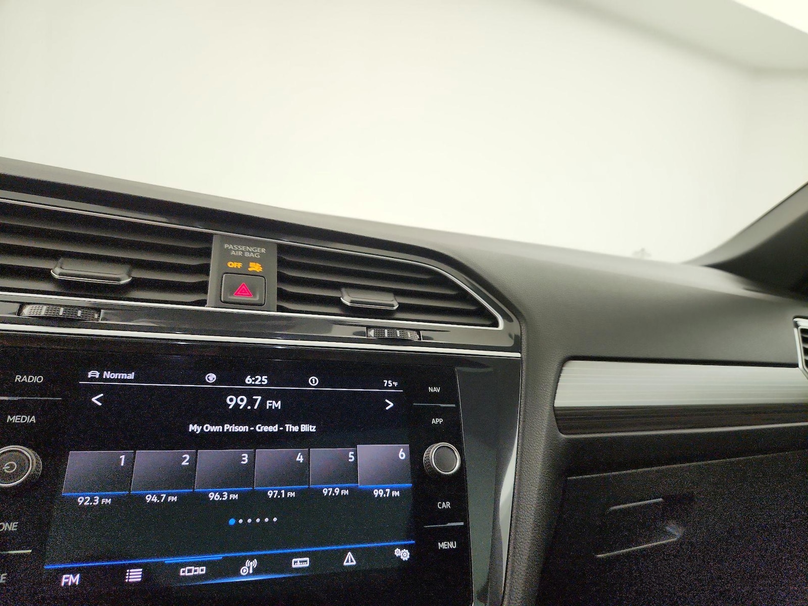 2024 Volkswagen Tiguan SEL R-LINE - Photo 15