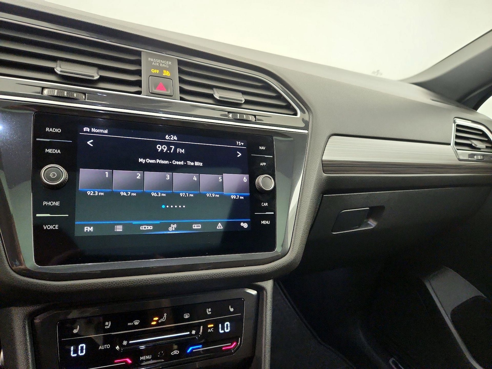 2024 Volkswagen Tiguan SEL R-LINE - Photo 16