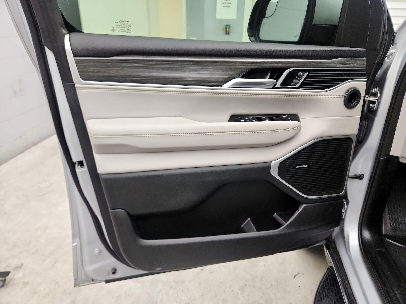 2022 Jeep Wagoneer Series II - Photo 13