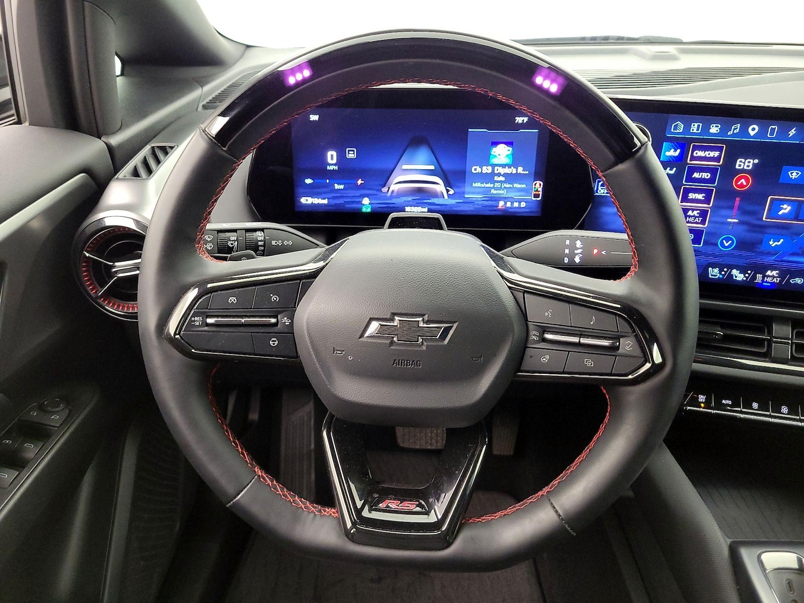 2024 Chevrolet Equinox EV RS - Photo 11