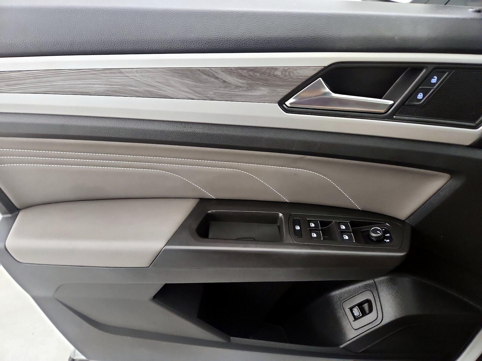 2023 Volkswagen Atlas Cross Sport SE w/Tech - Photo 13