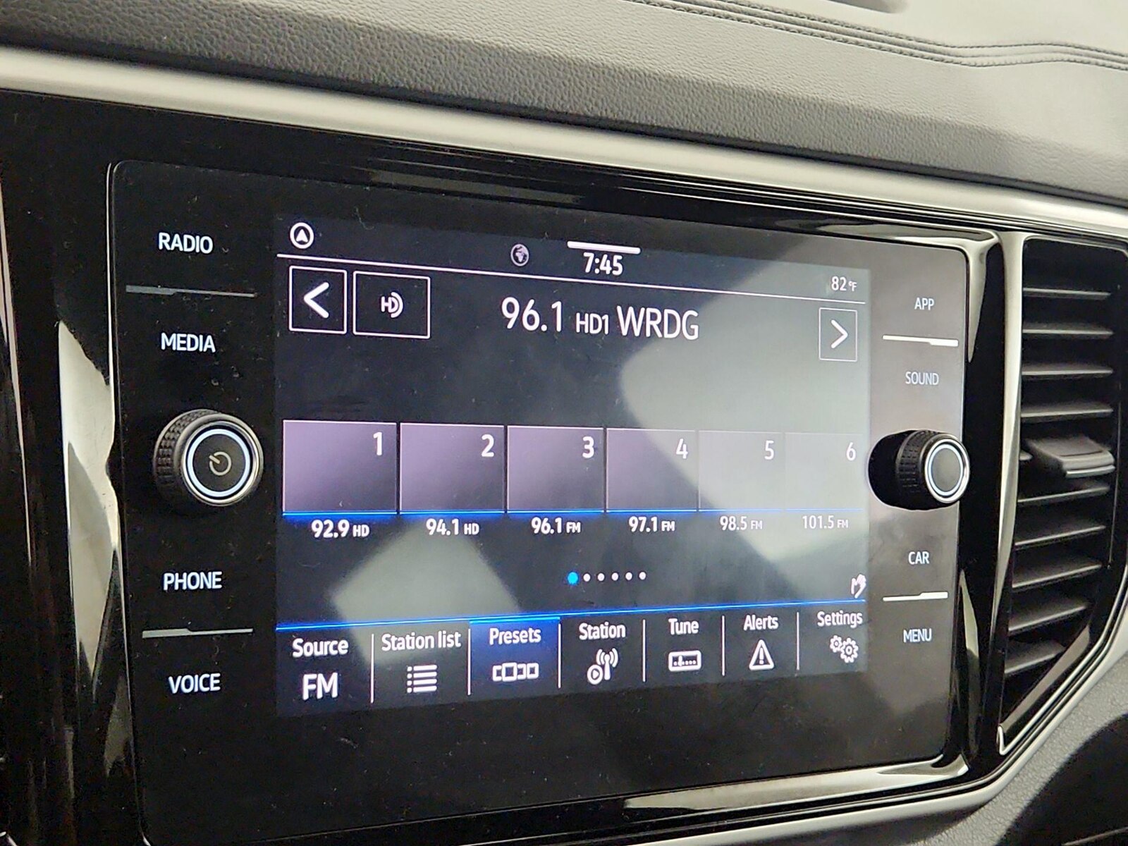 2023 Volkswagen Atlas Cross Sport SE w/Tech - Photo 16