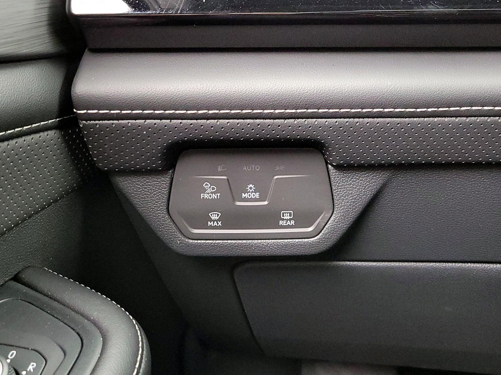 2024 Volkswagen Atlas Cross Sport SE - Photo 14