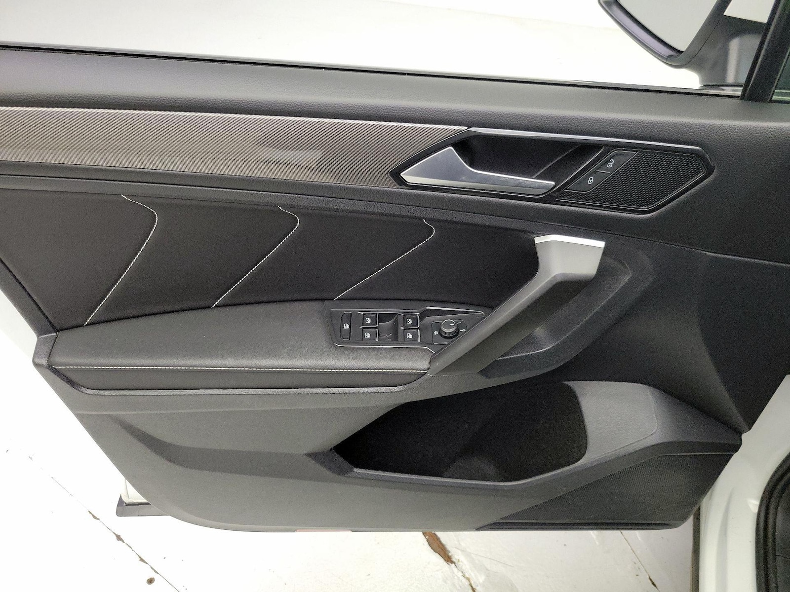 2024 Volkswagen Tiguan SE - Photo 13