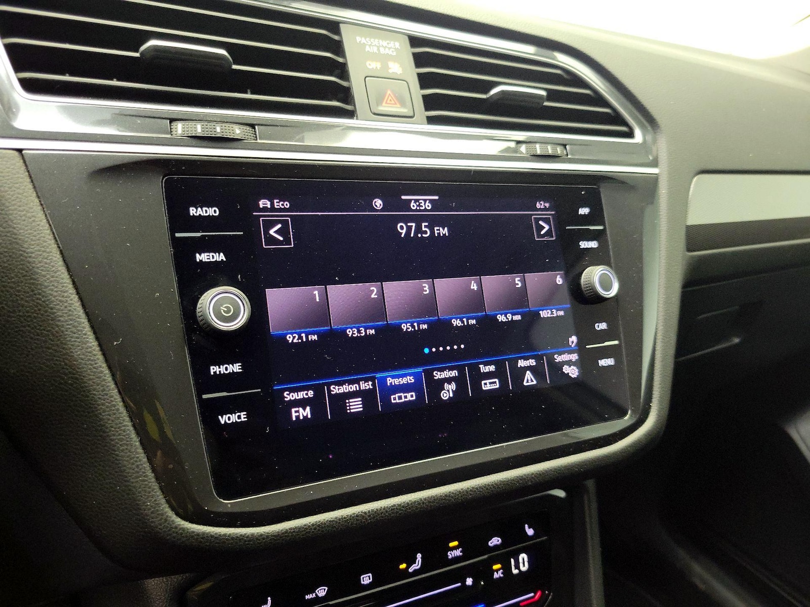 2024 Volkswagen Tiguan SE - Photo 16