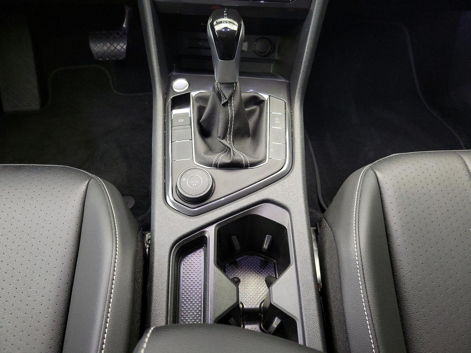 2024 Volkswagen Tiguan SE - Photo 18