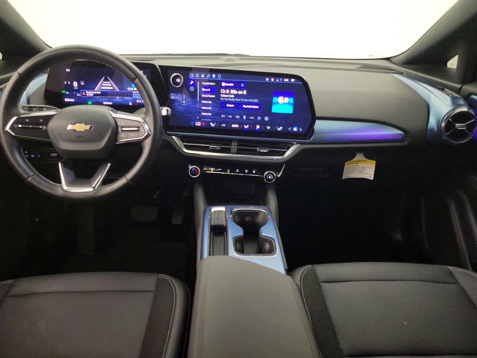 2024 Chevrolet Equinox EV LT - Photo 10