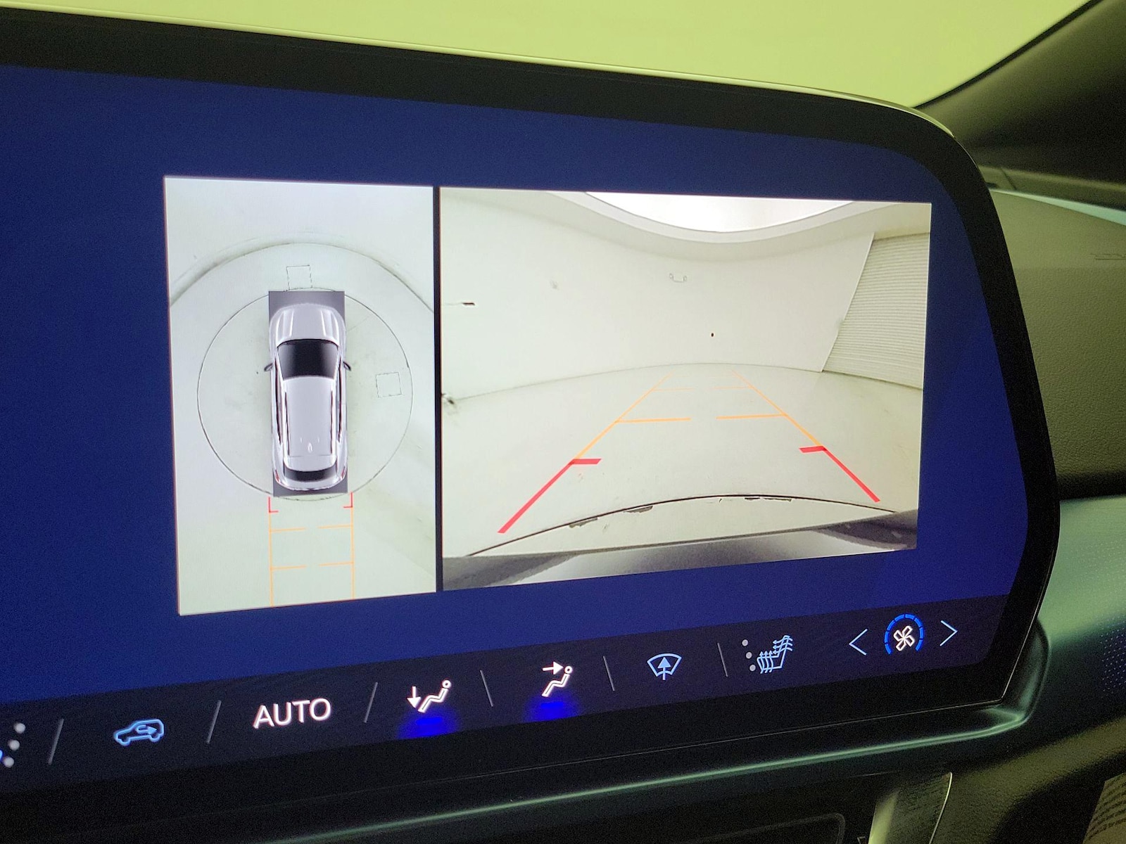 2024 Chevrolet Equinox EV LT - Photo 15