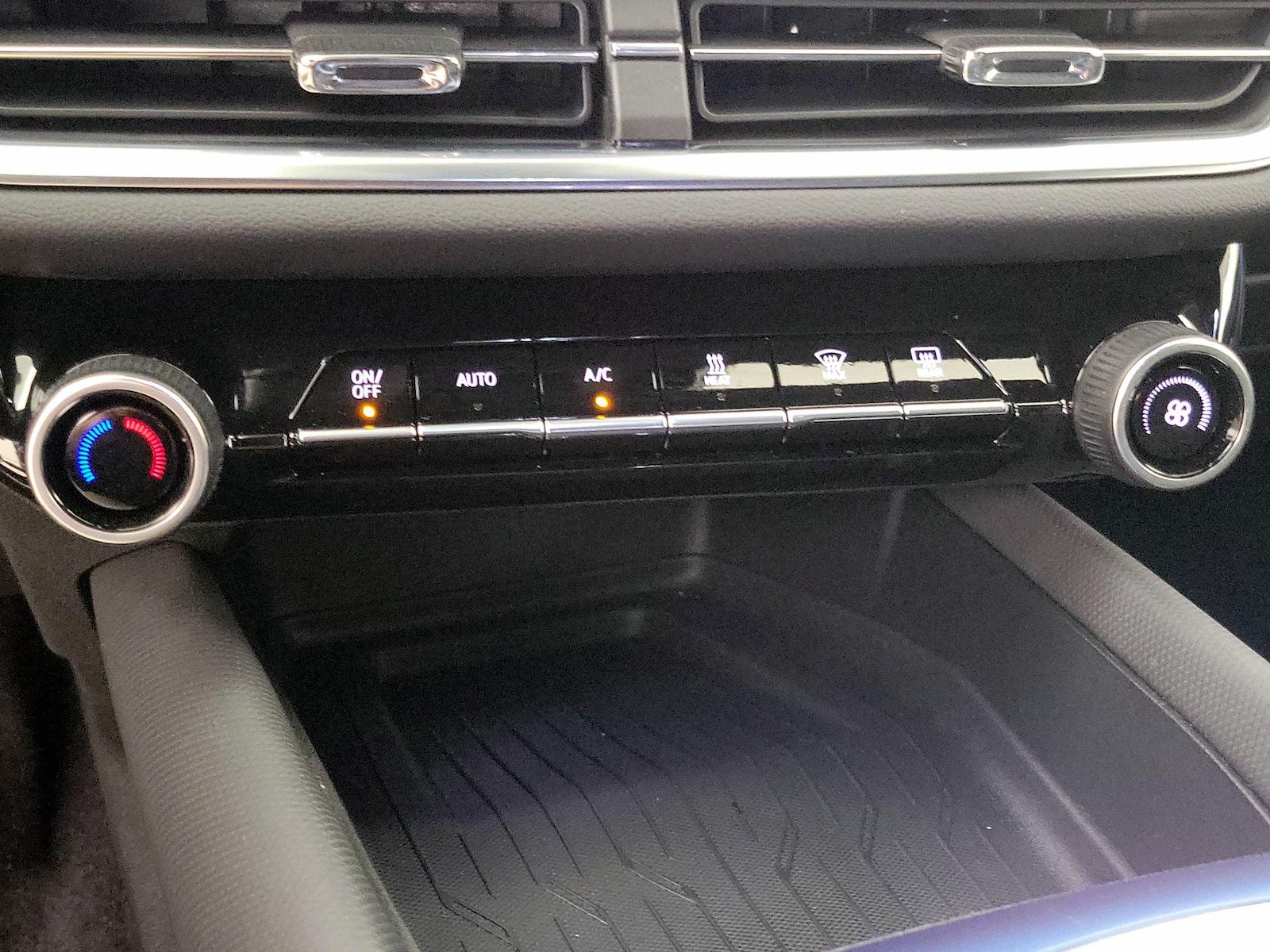 2024 Chevrolet Equinox EV LT - Photo 17