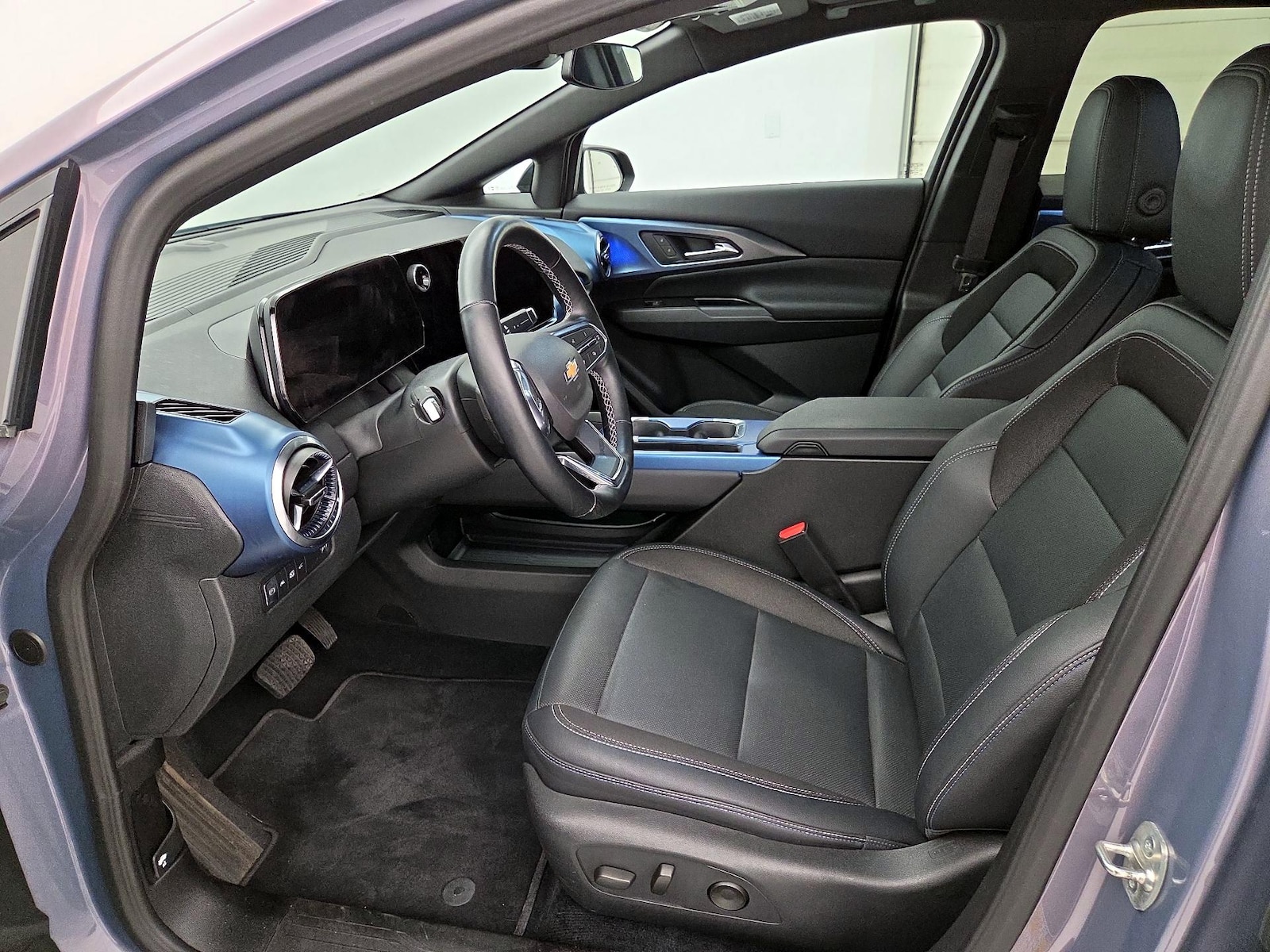 2025 Chevrolet Equinox EV LT - Photo 12