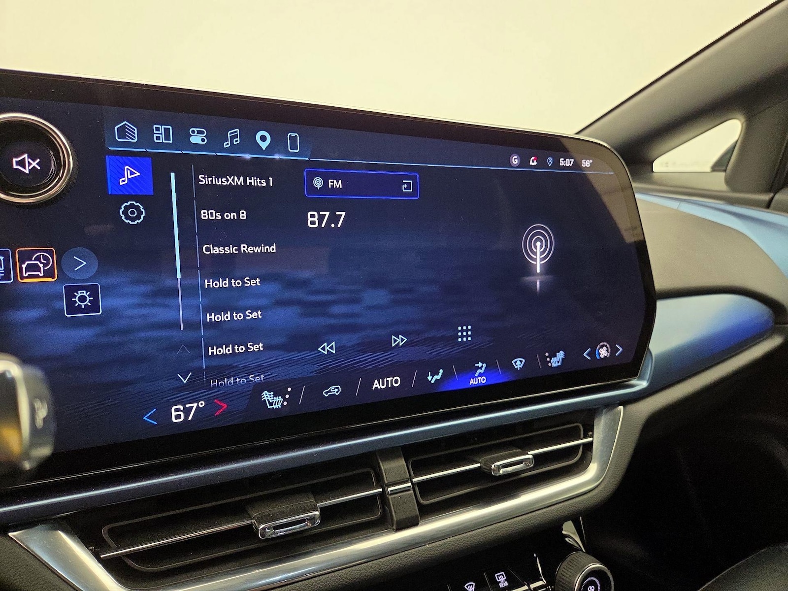 2025 Chevrolet Equinox EV LT - Photo 16