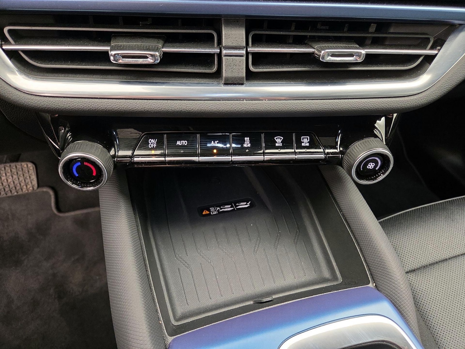 2025 Chevrolet Equinox EV LT - Photo 17