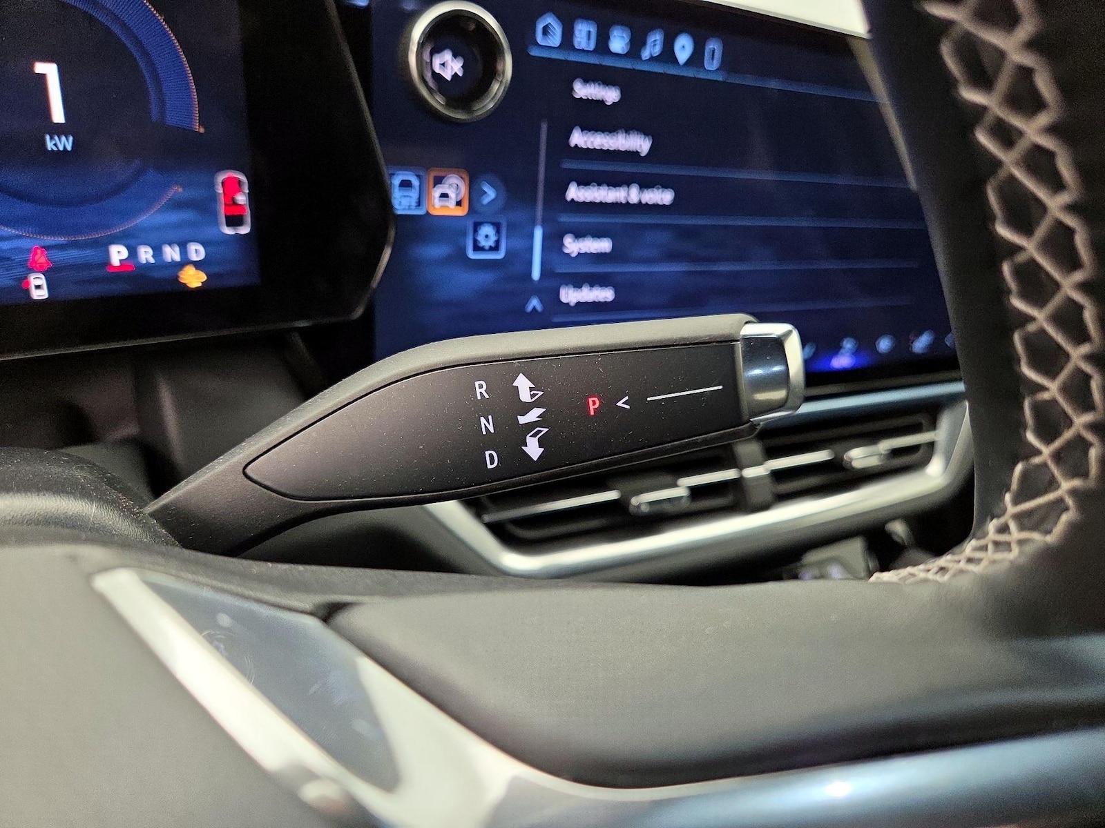 2025 Chevrolet Equinox EV LT - Photo 18